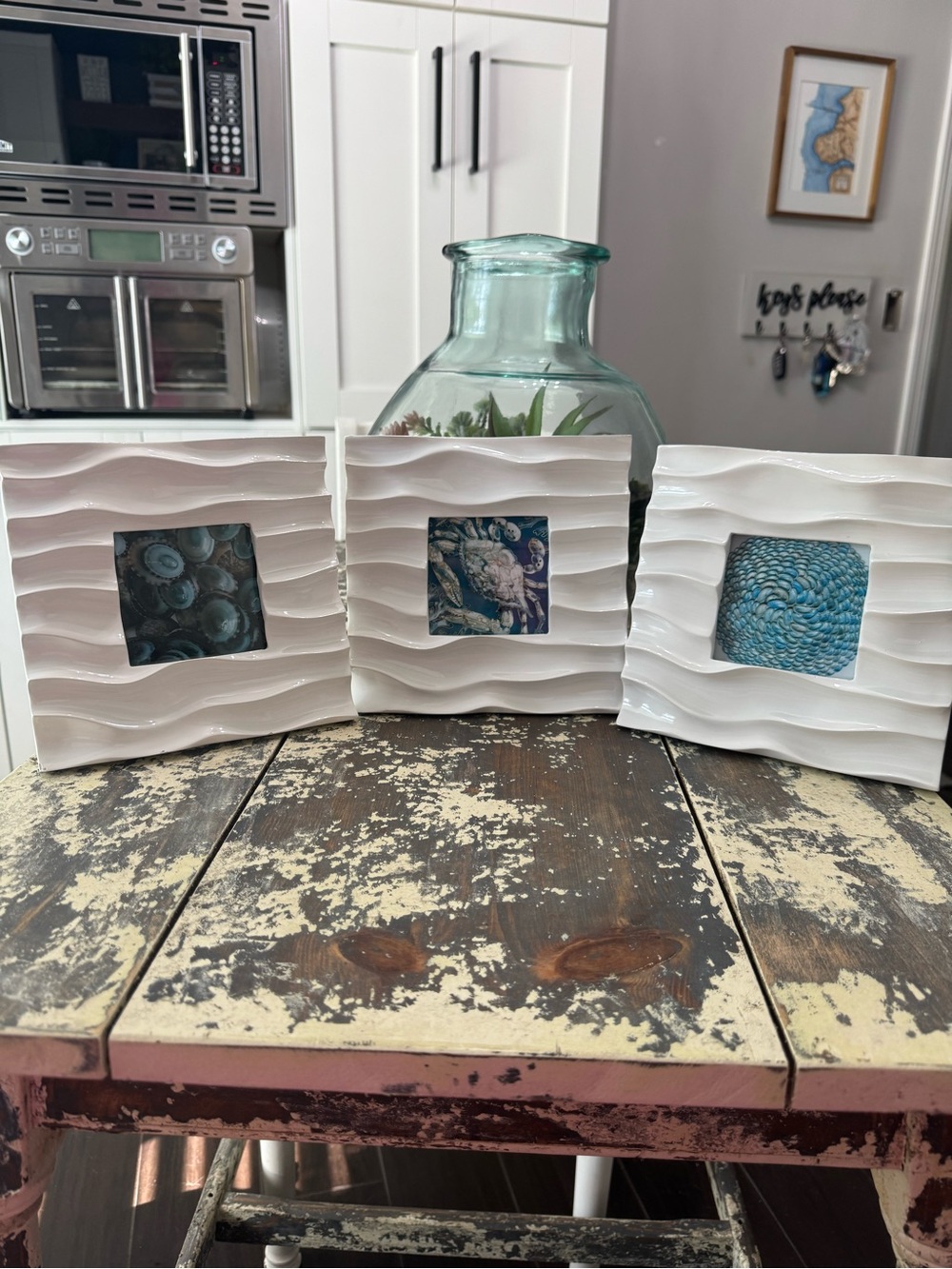 🐙Home Accents White Wavy Frame with Sea Life Inserts - Home Accents🦀